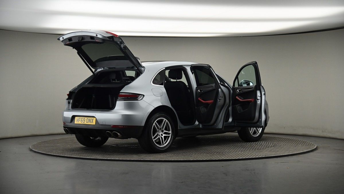 More views of Porsche Macan