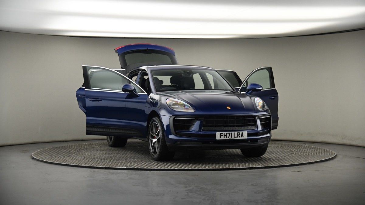 More views of Porsche Macan