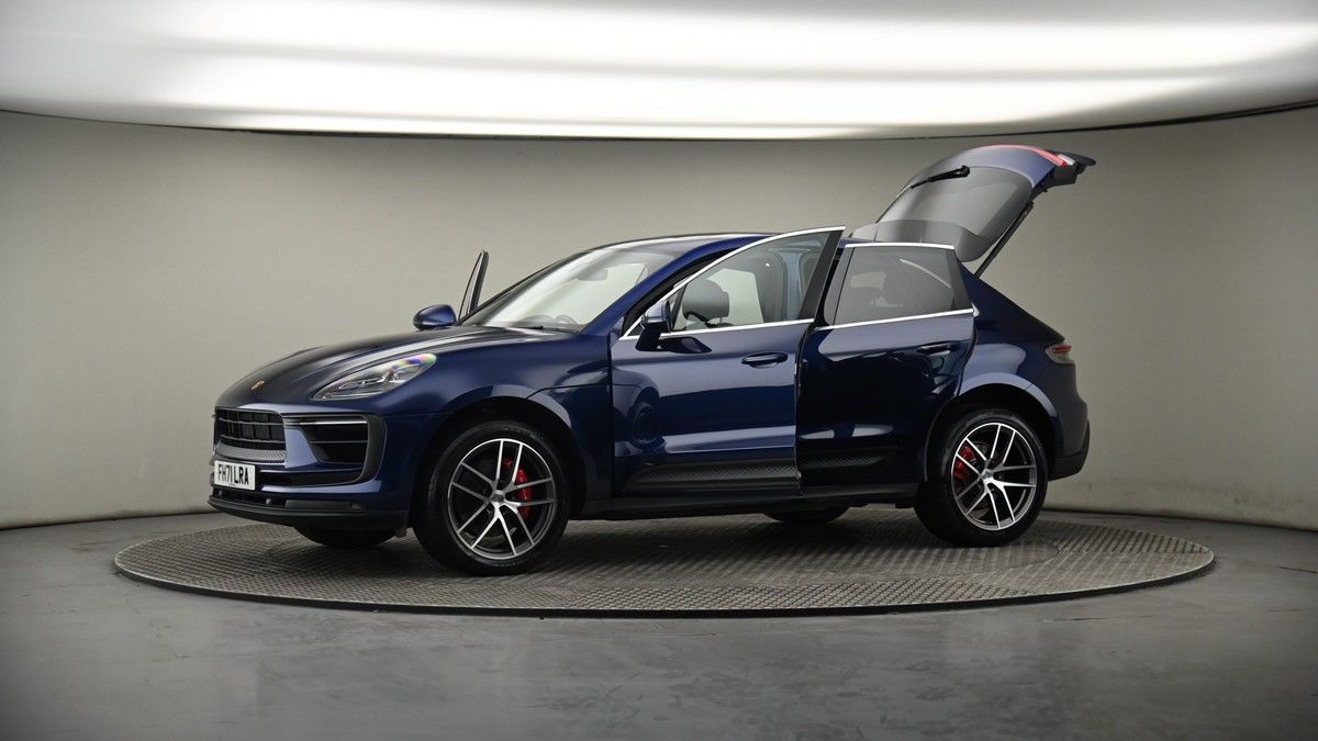 More views of Porsche Macan