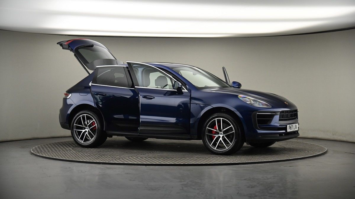 More views of Porsche Macan