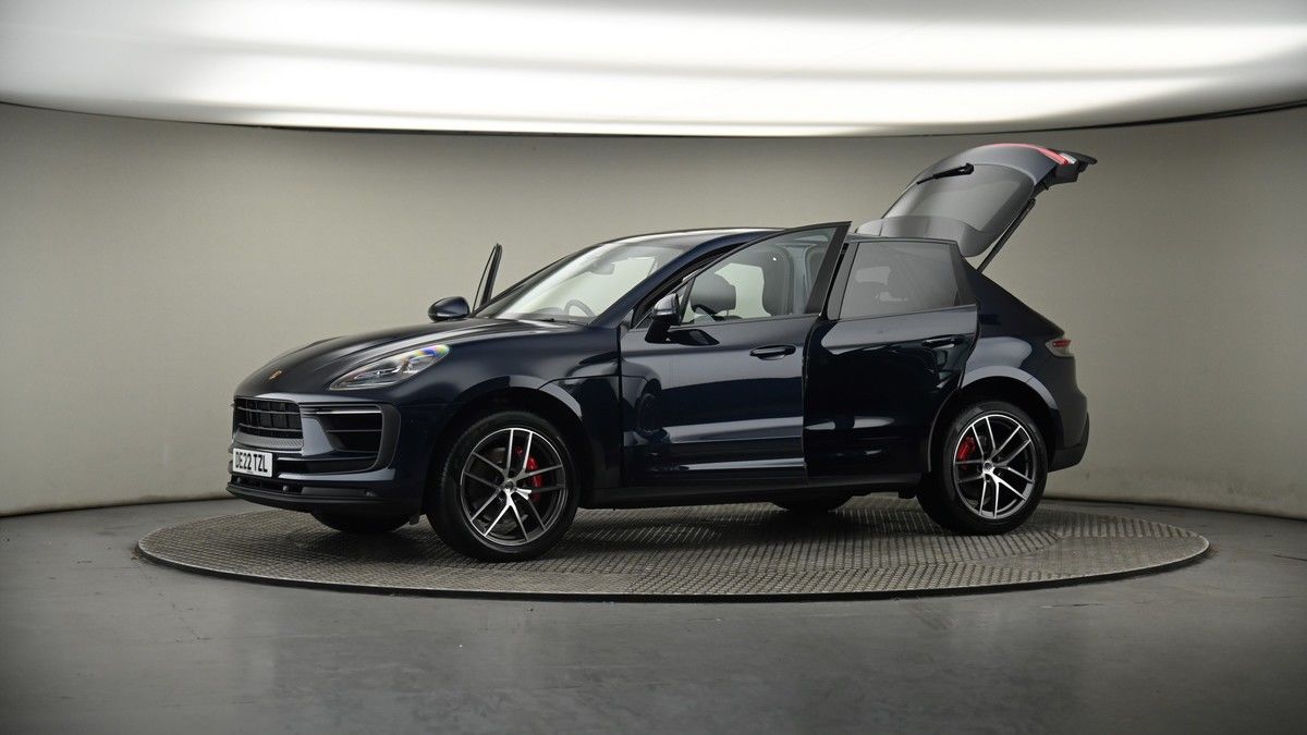 More views of Porsche Macan