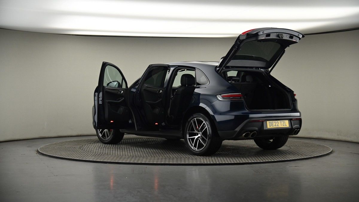 More views of Porsche Macan