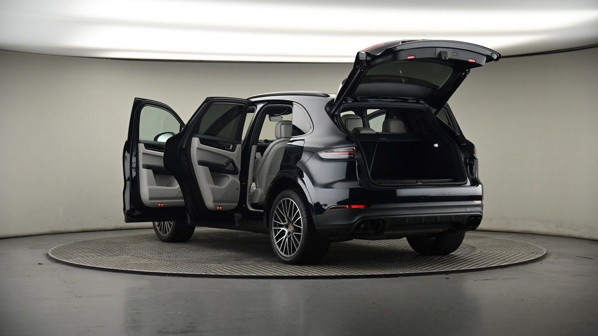 Porsche Cayenne Image 8