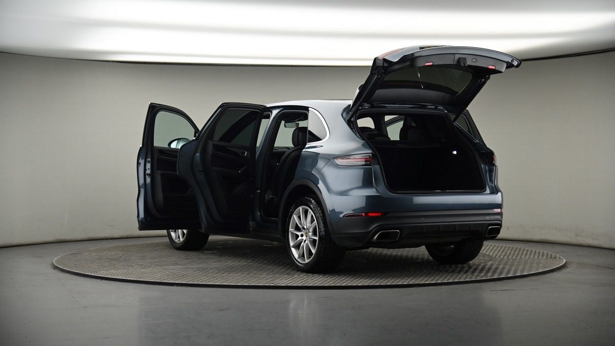 Porsche Cayenne Image 8