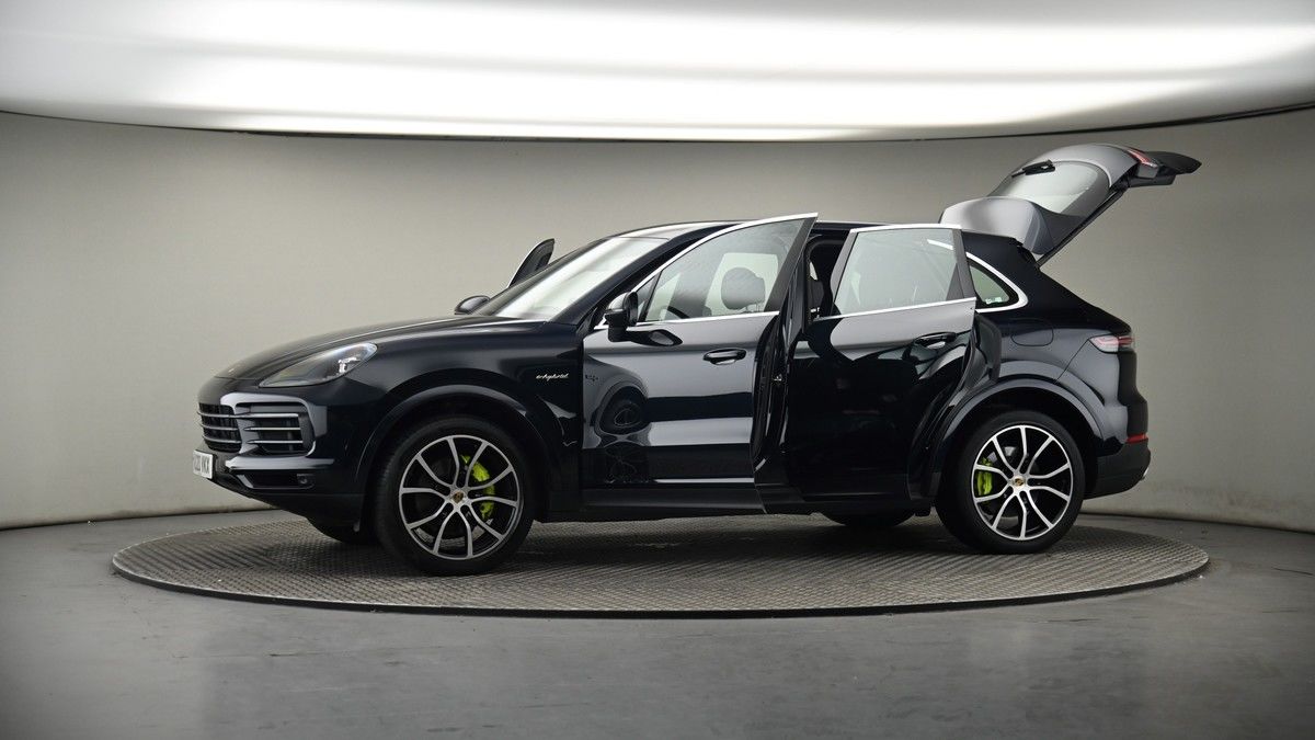 More views of Porsche Cayenne