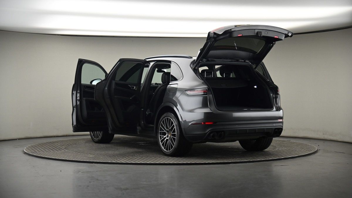 Porsche Cayenne Image 8