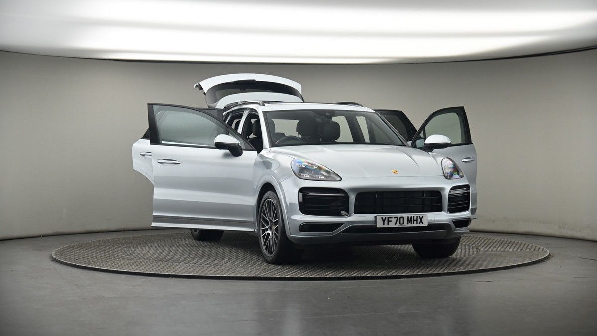 More views of Porsche Cayenne