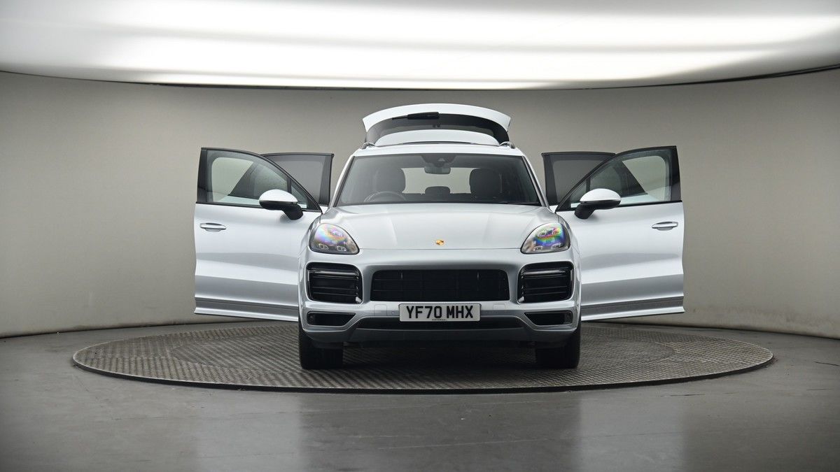 More views of Porsche Cayenne