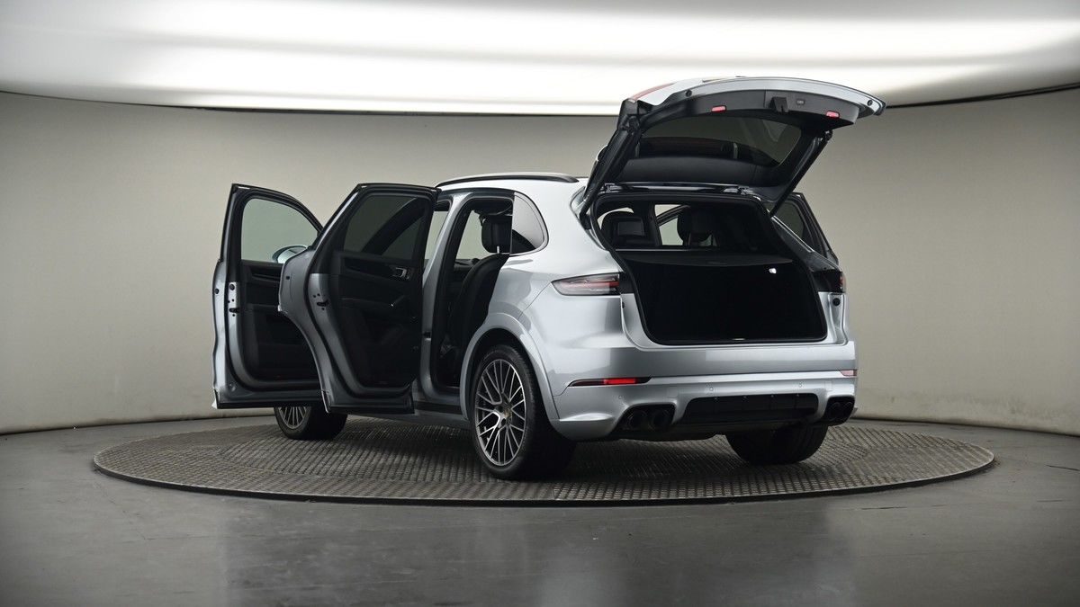 Porsche Cayenne Image 8