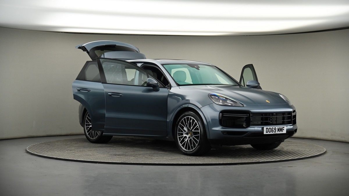 More views of Porsche Cayenne