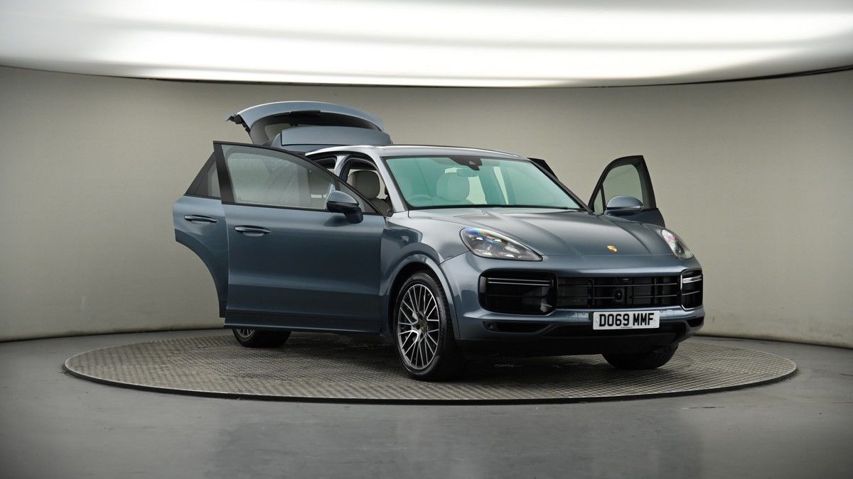 More views of Porsche Cayenne