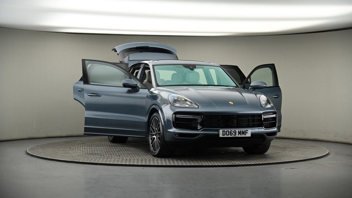 More views of Porsche Cayenne