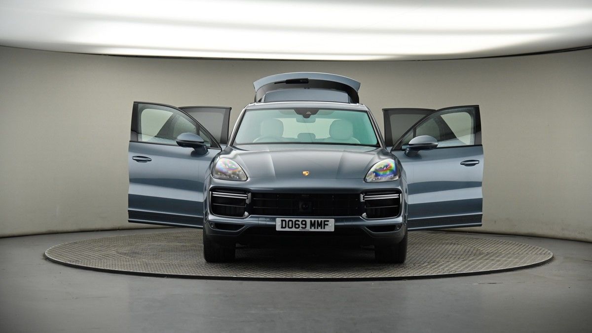 More views of Porsche Cayenne