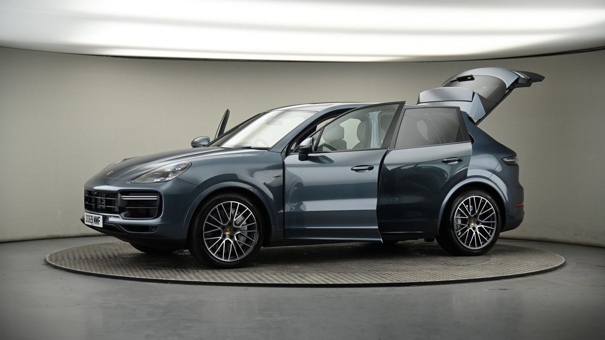 More views of Porsche Cayenne