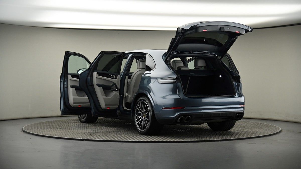 Porsche Cayenne Image 8