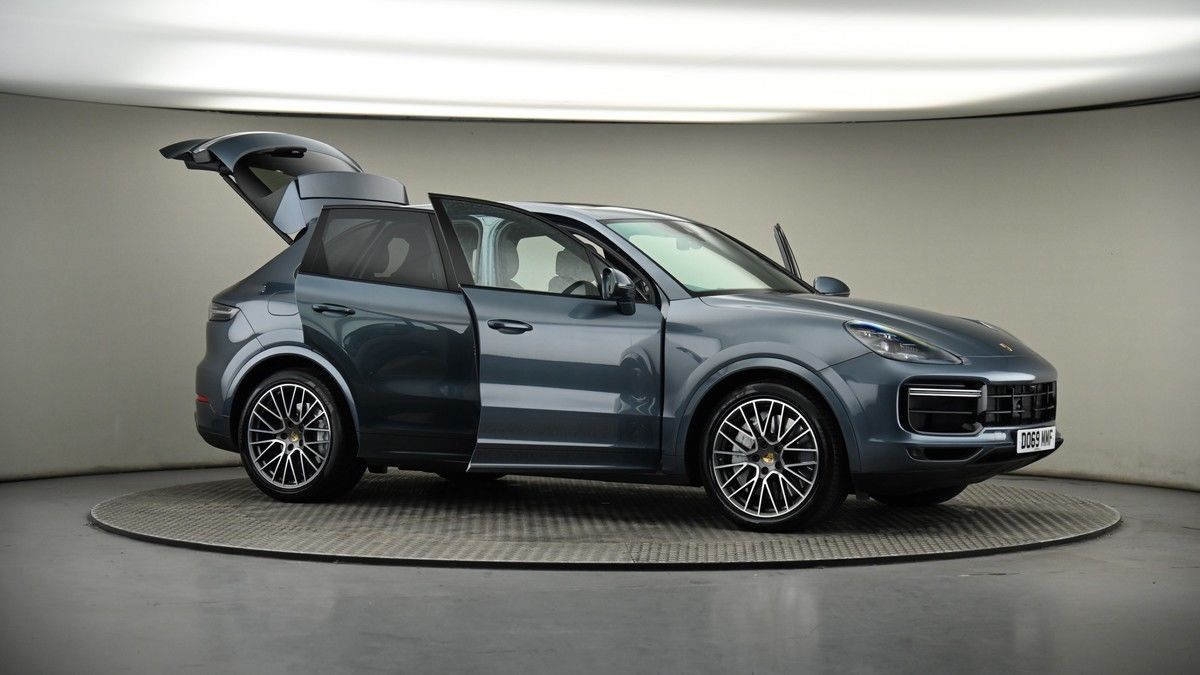 More views of Porsche Cayenne