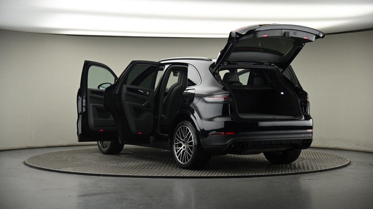 Porsche Cayenne Image 8