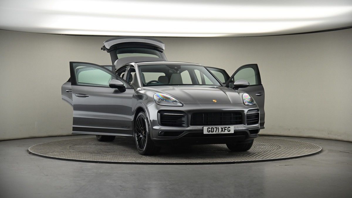 More views of Porsche Cayenne