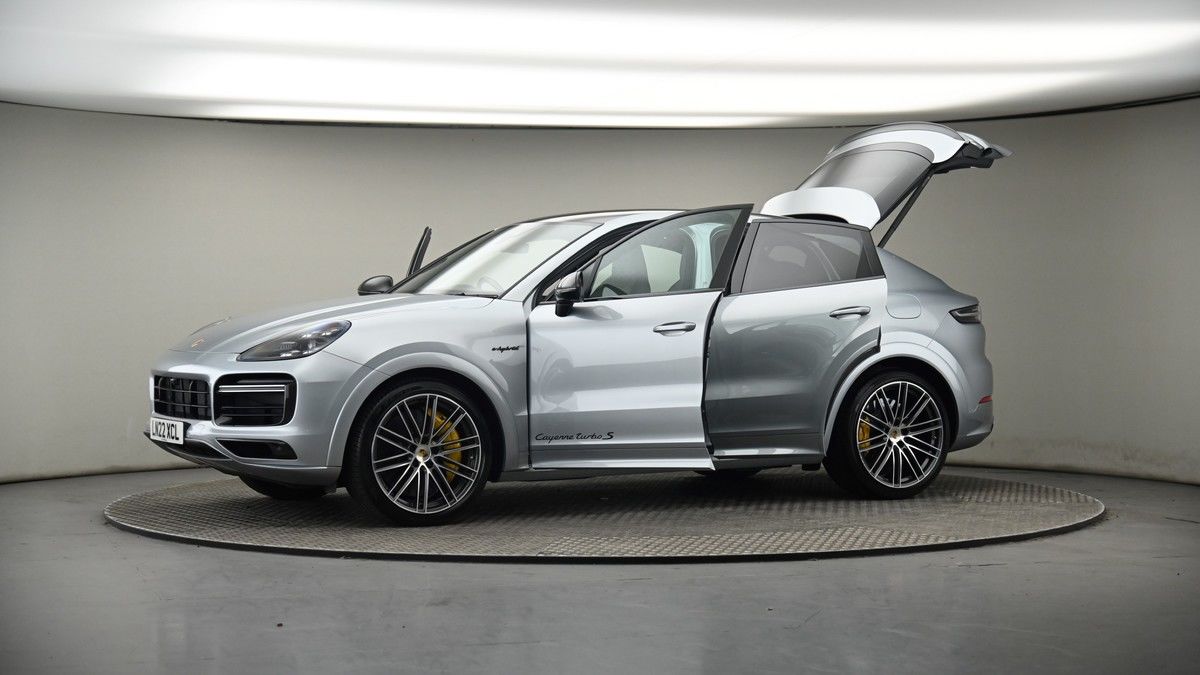 More views of Porsche Cayenne