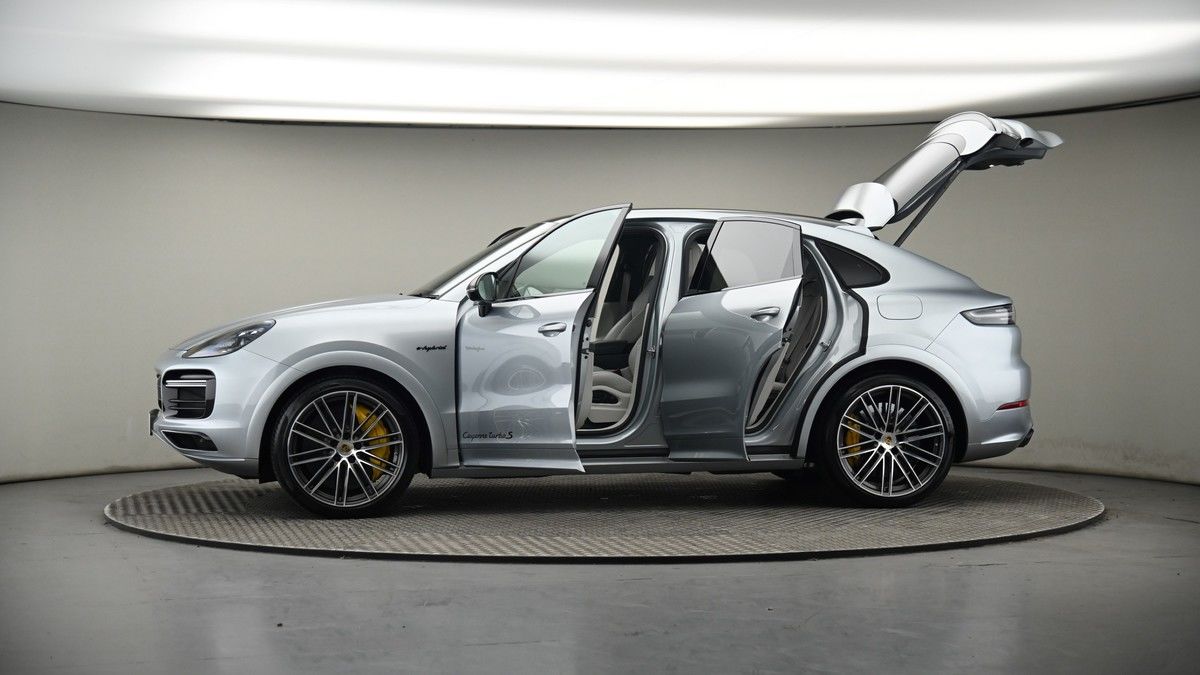 More views of Porsche Cayenne