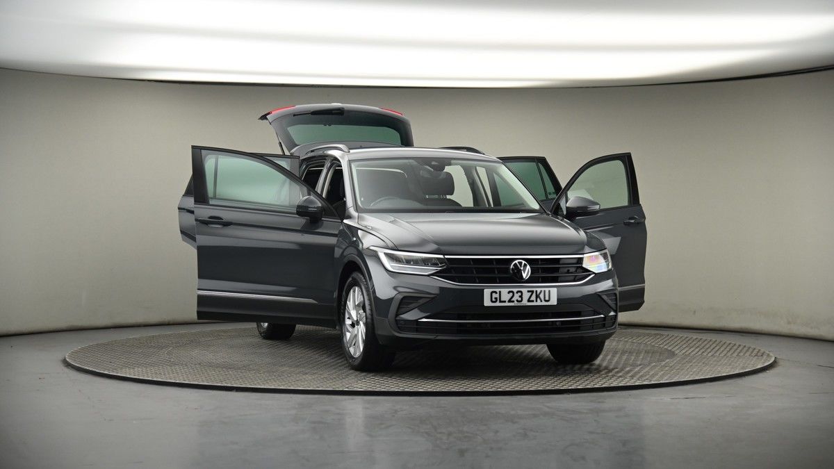 More views of Volkswagen Tiguan