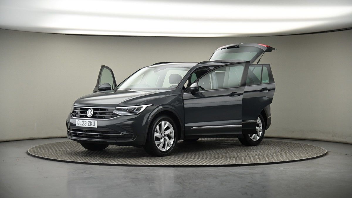 More views of Volkswagen Tiguan