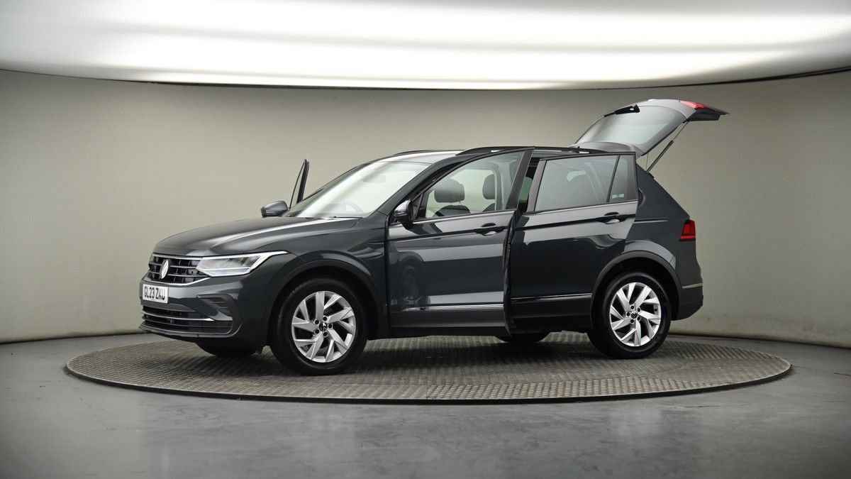 More views of Volkswagen Tiguan