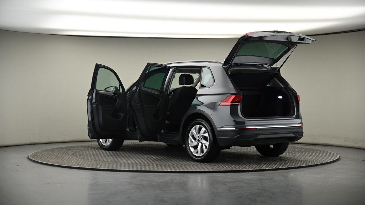 More views of Volkswagen Tiguan