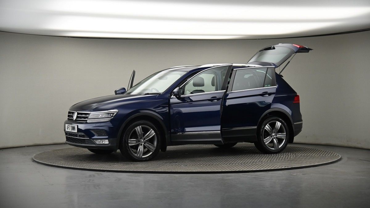 More views of Volkswagen Tiguan