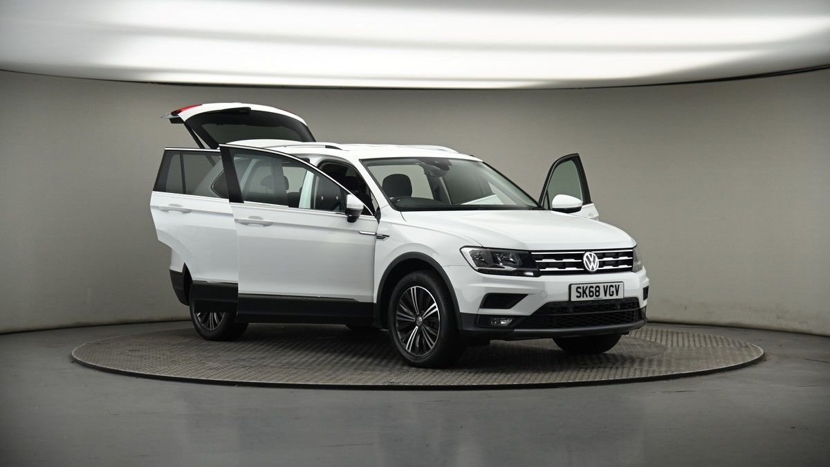 More views of Volkswagen Tiguan Allspace