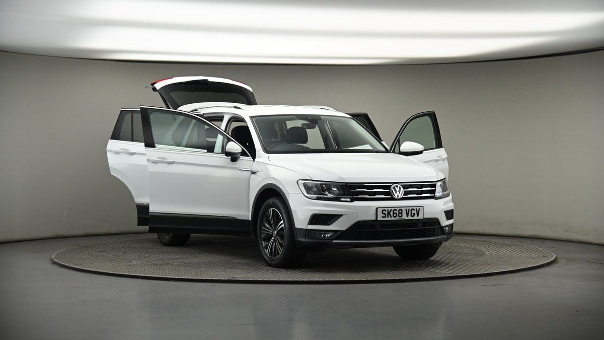 More views of Volkswagen Tiguan Allspace