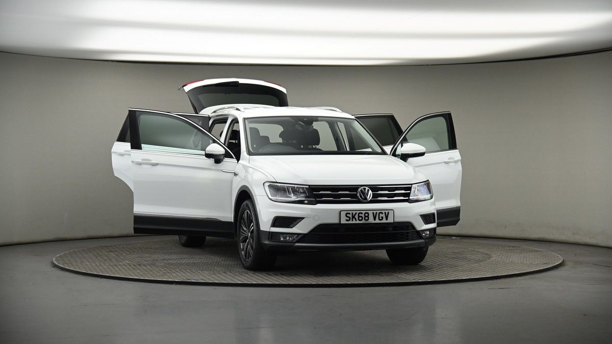 More views of Volkswagen Tiguan Allspace