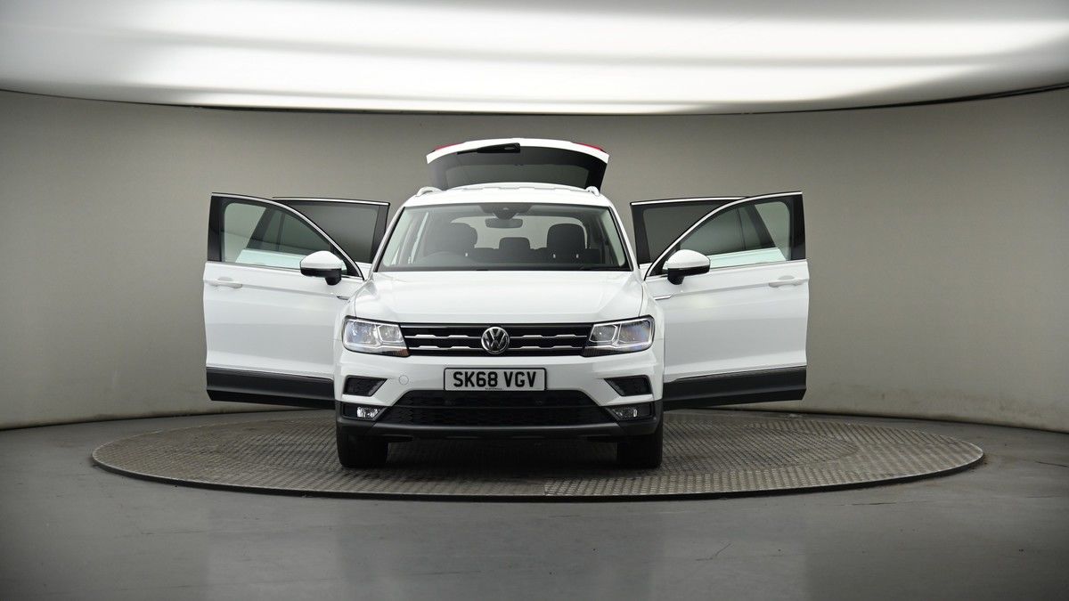 More views of Volkswagen Tiguan Allspace