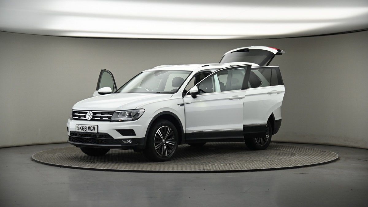 More views of Volkswagen Tiguan Allspace