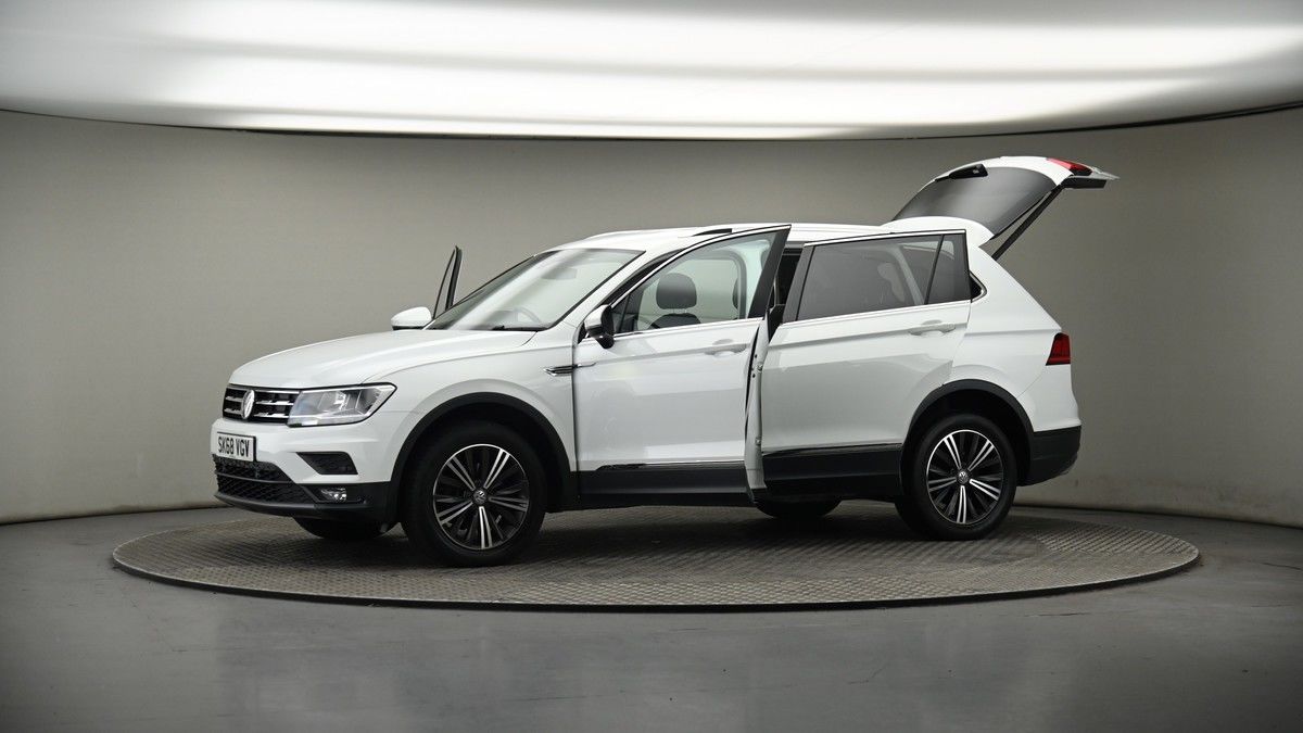 More views of Volkswagen Tiguan Allspace