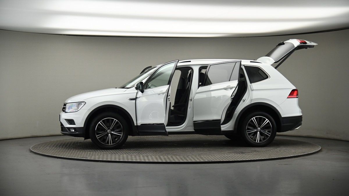 More views of Volkswagen Tiguan Allspace