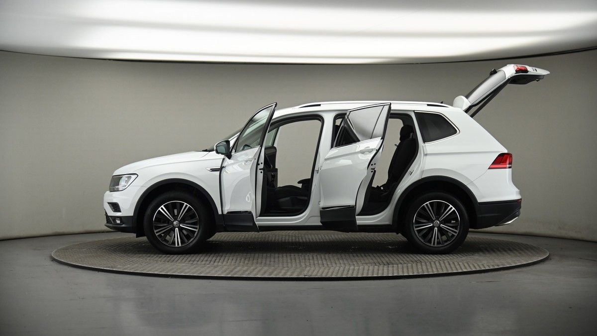 More views of Volkswagen Tiguan Allspace