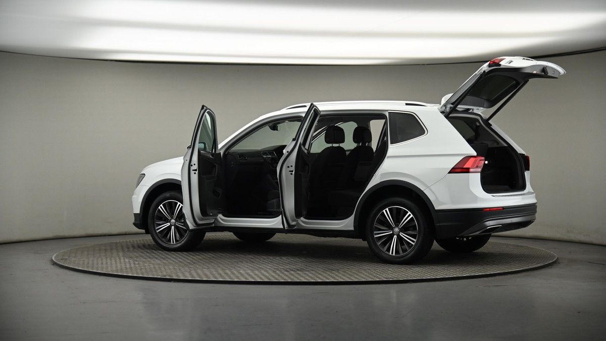 More views of Volkswagen Tiguan Allspace