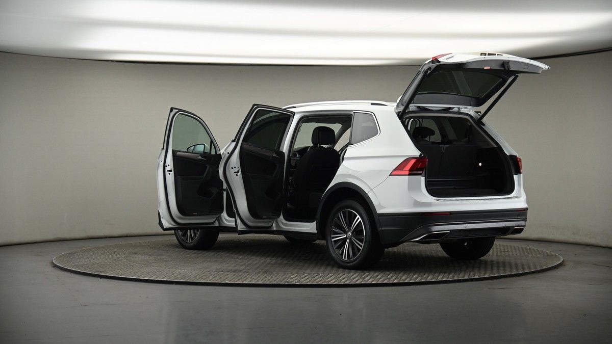 More views of Volkswagen Tiguan Allspace