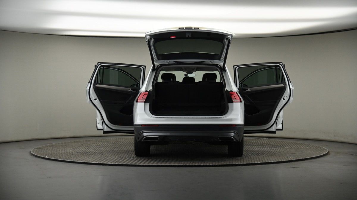 More views of Volkswagen Tiguan Allspace