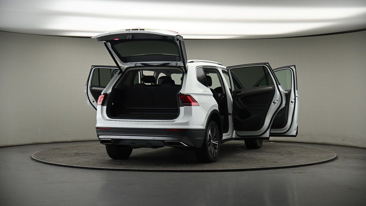 More views of Volkswagen Tiguan Allspace