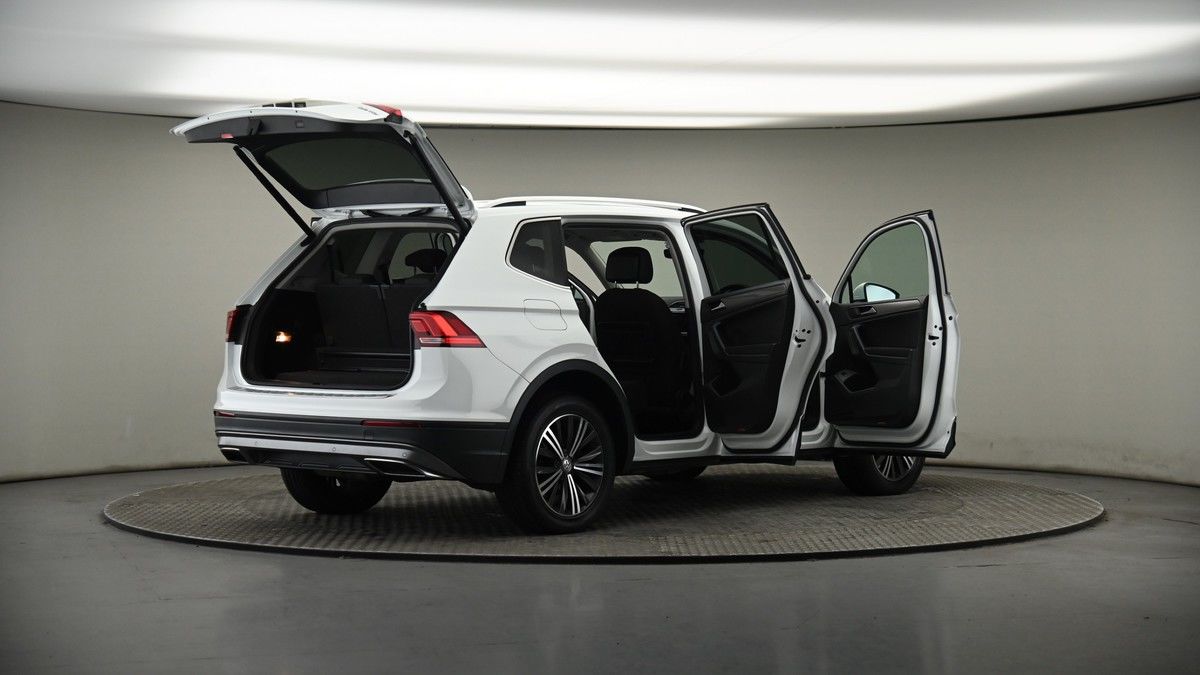 More views of Volkswagen Tiguan Allspace