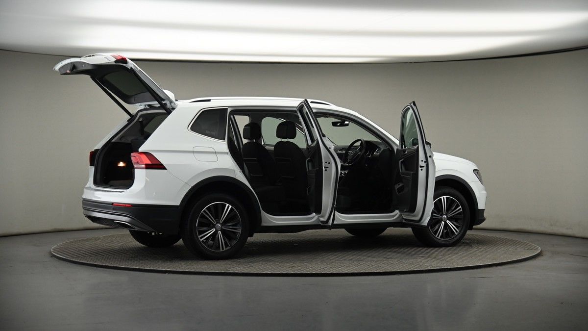 More views of Volkswagen Tiguan Allspace