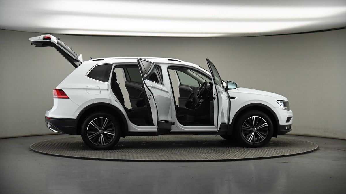 More views of Volkswagen Tiguan Allspace