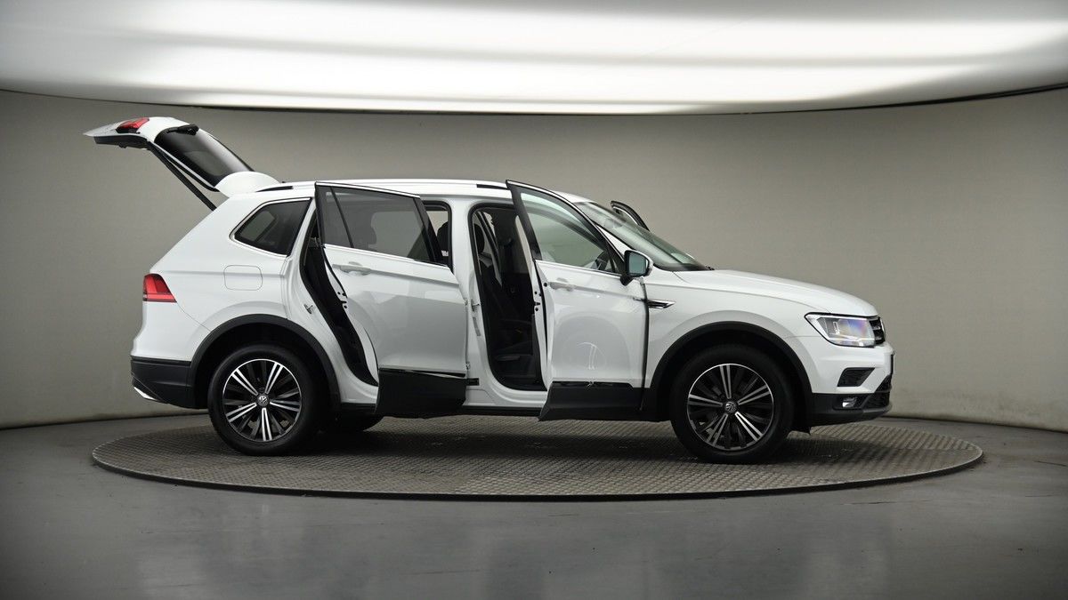 More views of Volkswagen Tiguan Allspace