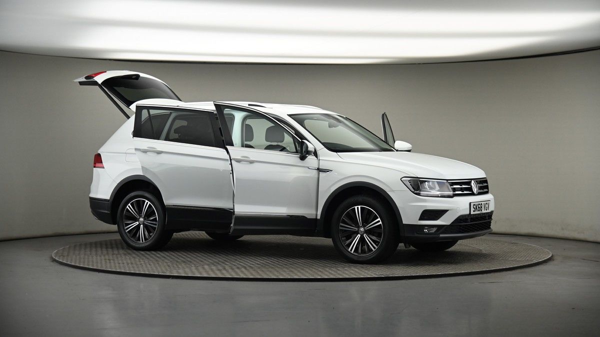 More views of Volkswagen Tiguan Allspace