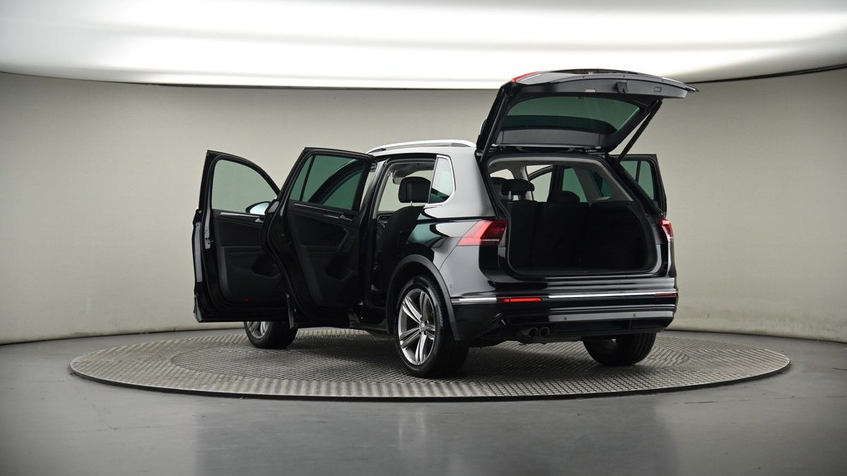 More views of Volkswagen Tiguan