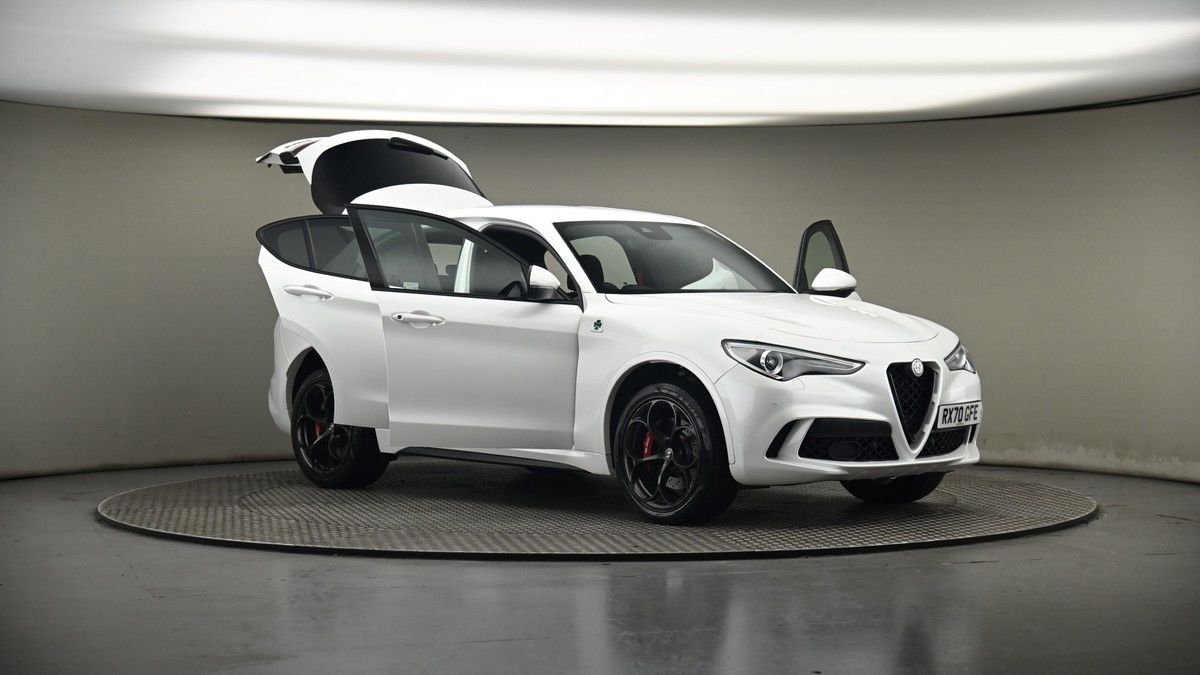 More views of Alfa Romeo Stelvio