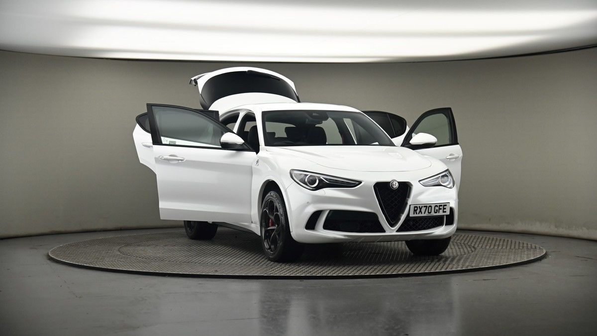 More views of Alfa Romeo Stelvio