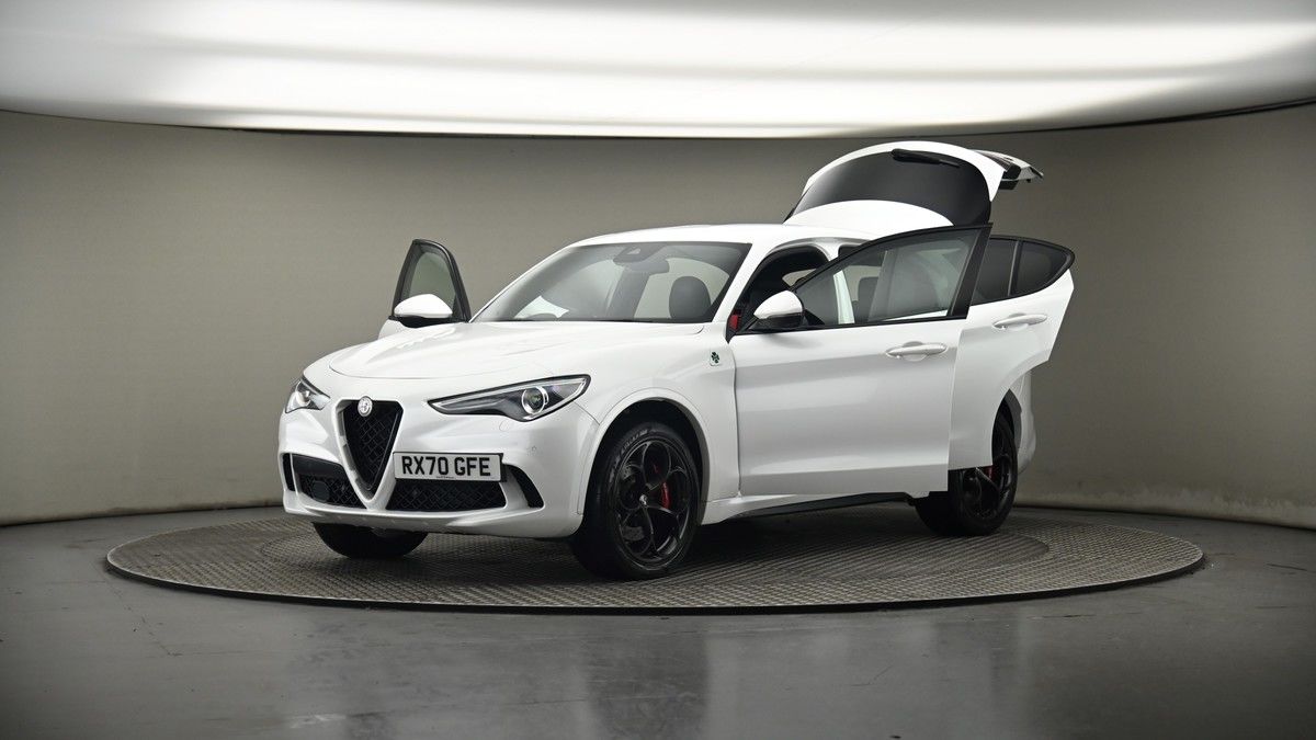 More views of Alfa Romeo Stelvio